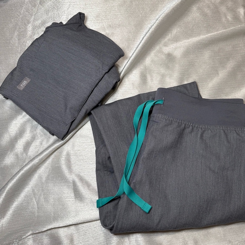 FIGS SET GRAPHITE SMALL / TALL WOMENS